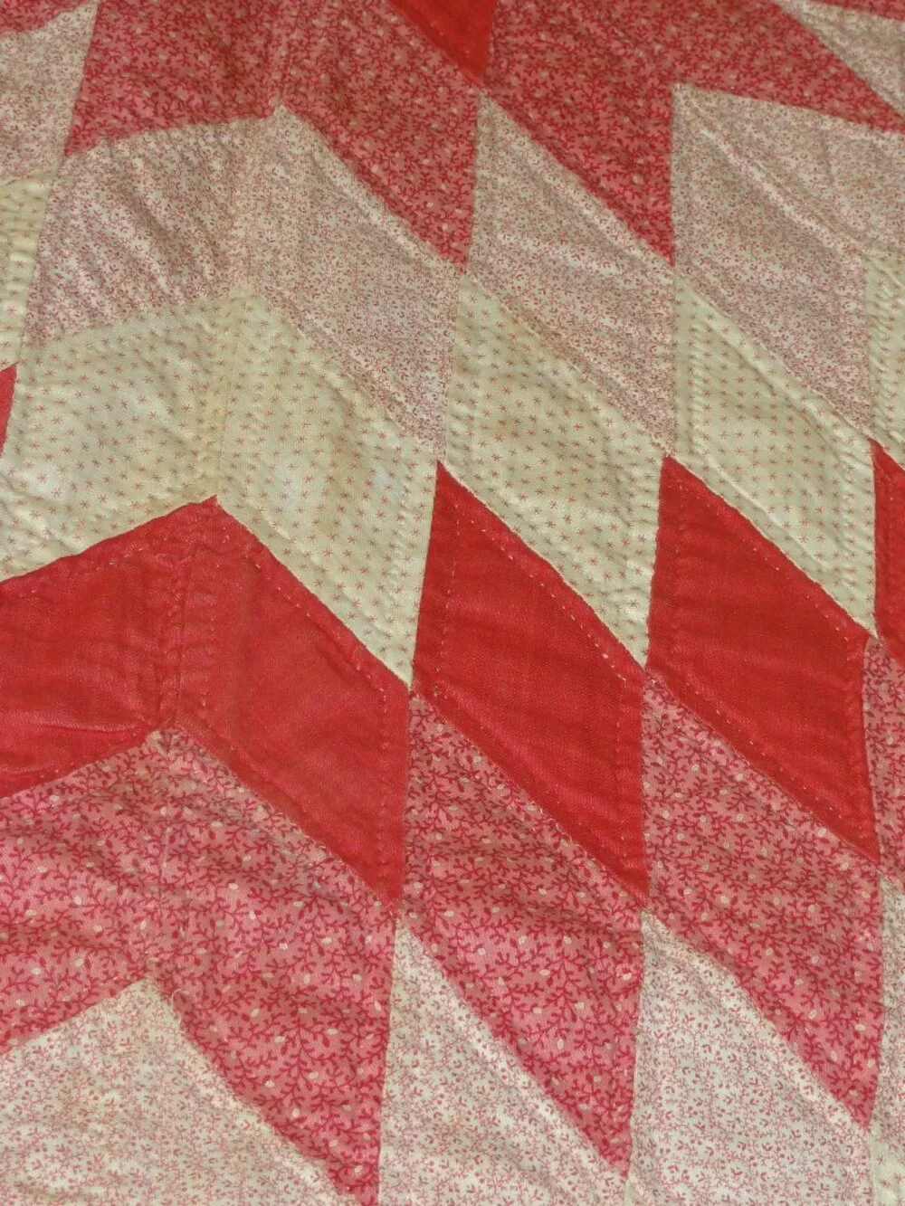 Vintage Red, White Patterned Quilt VERY GOOD CONDITION!